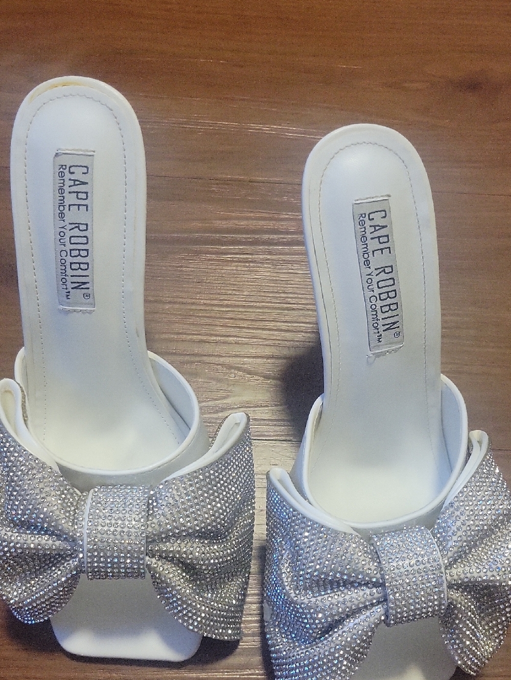 Cape Robbin White Slide Mules with Sparkling Bow